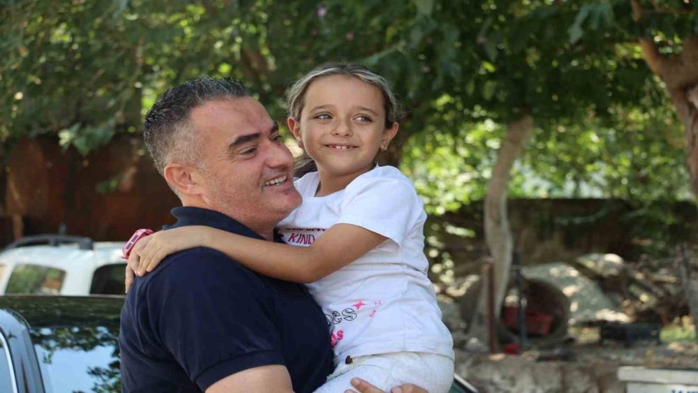 Yangında bisikleti yanan Hazal&rsquo;a Başkan Arıcı, yeni bisiklet hediye etti

