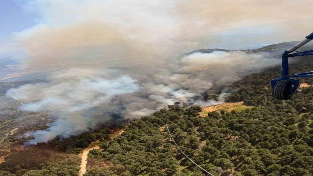 Kuyucak&rsquo;ta alevlerle m&uuml;cadele s&uuml;rerken, meteoroloji kritik saatlere dikkat &ccedil;ekti
