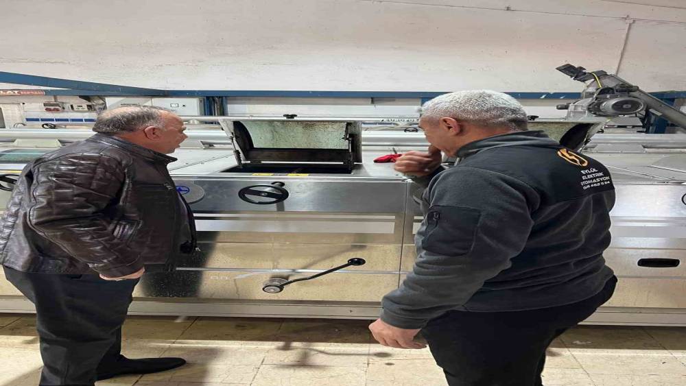 Başkan Özel, zeytin sezonunda üreticilerle yağ sıkım tesisinde buluştu
