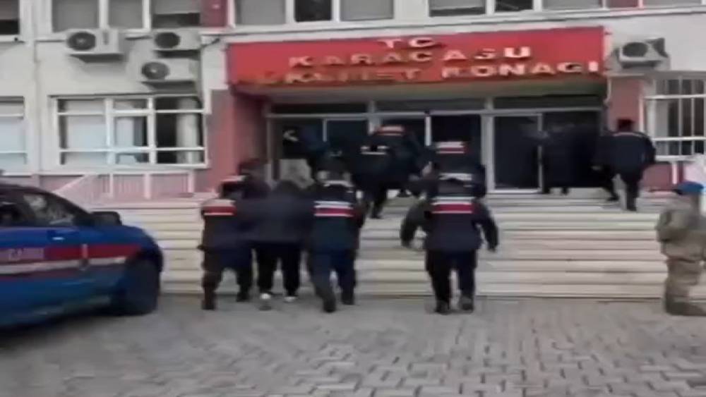 Karacasu&rsquo;da uyuşturucu operasyonu: 3 torbacı tutuklandı
