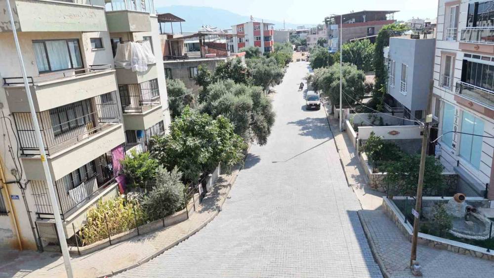Nazilli&rsquo;de yol yenileme &ccedil;alışmaları il&ccedil;e genelinde s&uuml;r&uuml;yor

