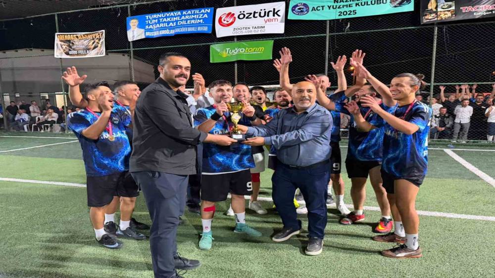 Karac&ouml;ren Futbol Turnuvası&rsquo;nda şampiyon Dalama Spor oldu
