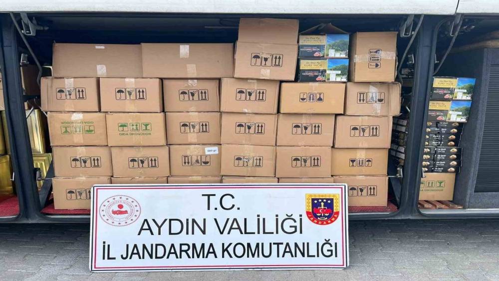 Şehirlerarası otob&uuml;ste ka&ccedil;ak incir ele ge&ccedil;irildi
