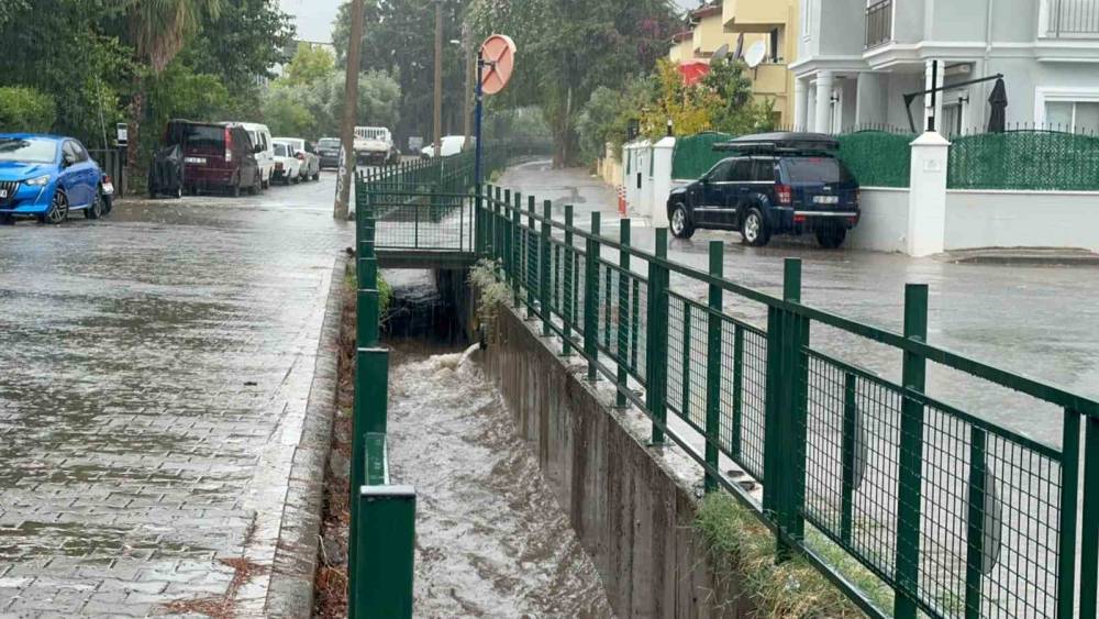 G&uuml;ney Ege&rsquo;de beklenen yağış başladı
