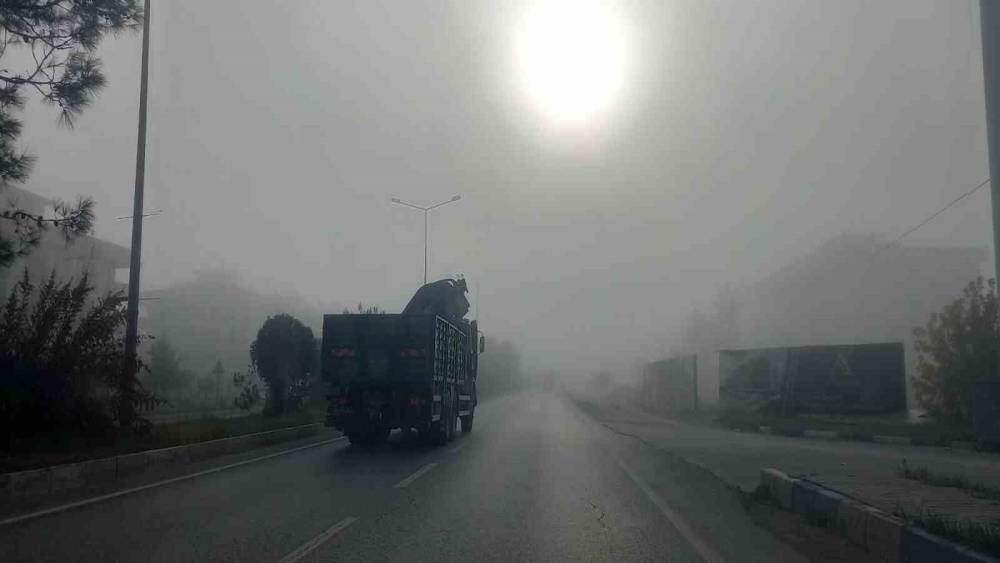 Aydın’da yoğun sis sürücülere zor anlar yaşattı
