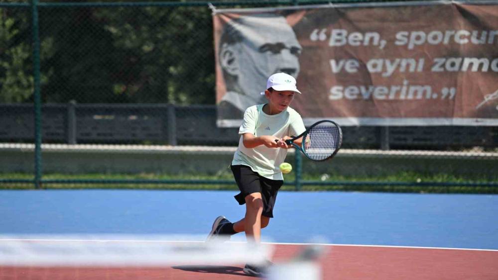 Kuşadası Tenis Kul&uuml;b&uuml;&rsquo;nde ulusal turnuva heyecanı yaşanmaya başladı

