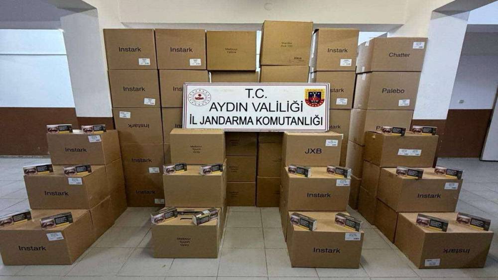 K&ouml;şk&rsquo;te durdurulan ara&ccedil;tan 630 bin ka&ccedil;ak makaron &ccedil;ıktı

