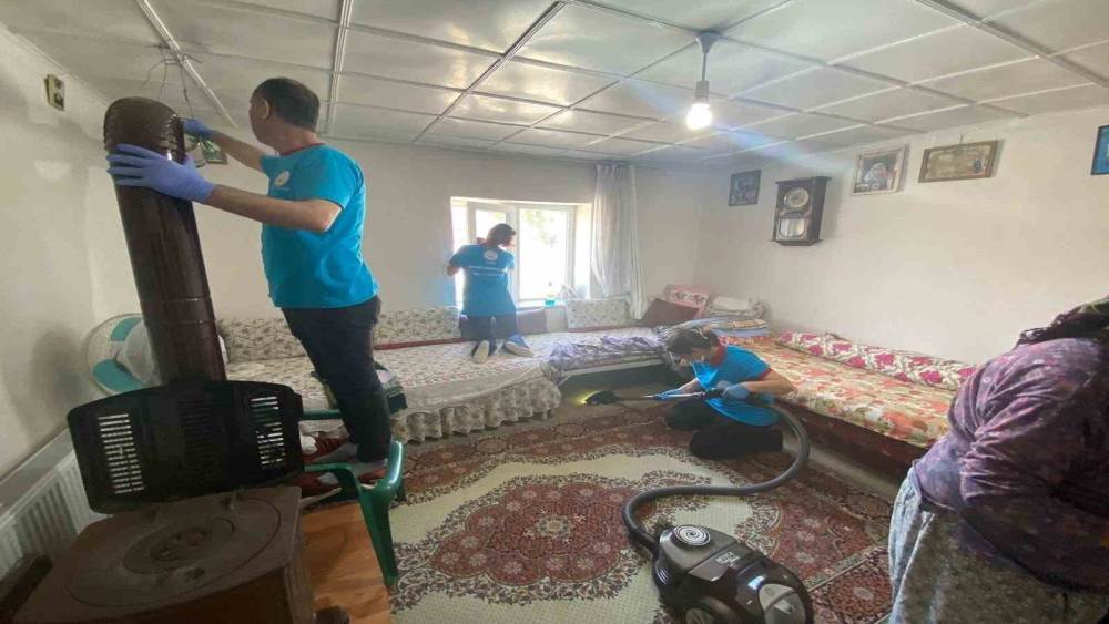 &Ccedil;ine&rsquo;de ihtiya&ccedil; sahiplerinin kapısını &rsquo;Vefa&rsquo; &ccedil;alıyor
