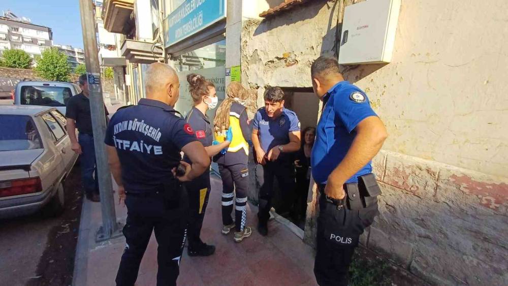 Yangını s&ouml;nd&uuml;rmek isterken yaralandı
