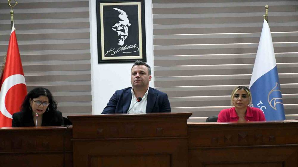 Başkan Vekili Demirtaş: "&Ouml;zer T&uuml;rk Stadı&rsquo;ndaki s&uuml;re&ccedil; resmi teknik raporlar doğrultusunda y&uuml;r&uuml;t&uuml;l&uuml;yor"
