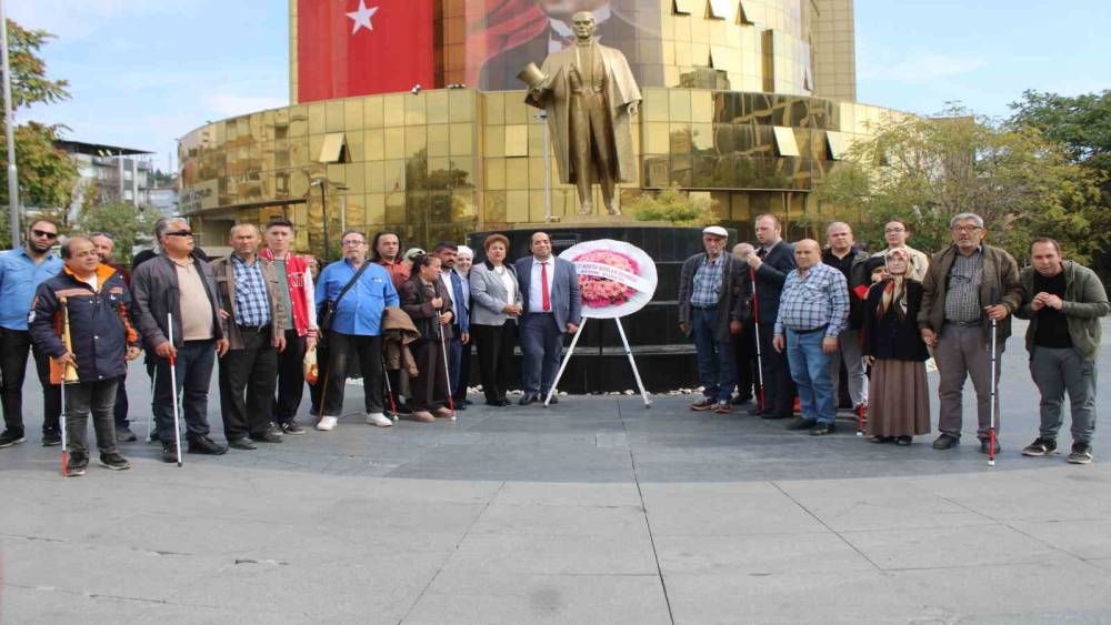 Aydın&rsquo;da g&ouml;rme engellilerden erişilebilir kaldırım &ccedil;ağrısı
