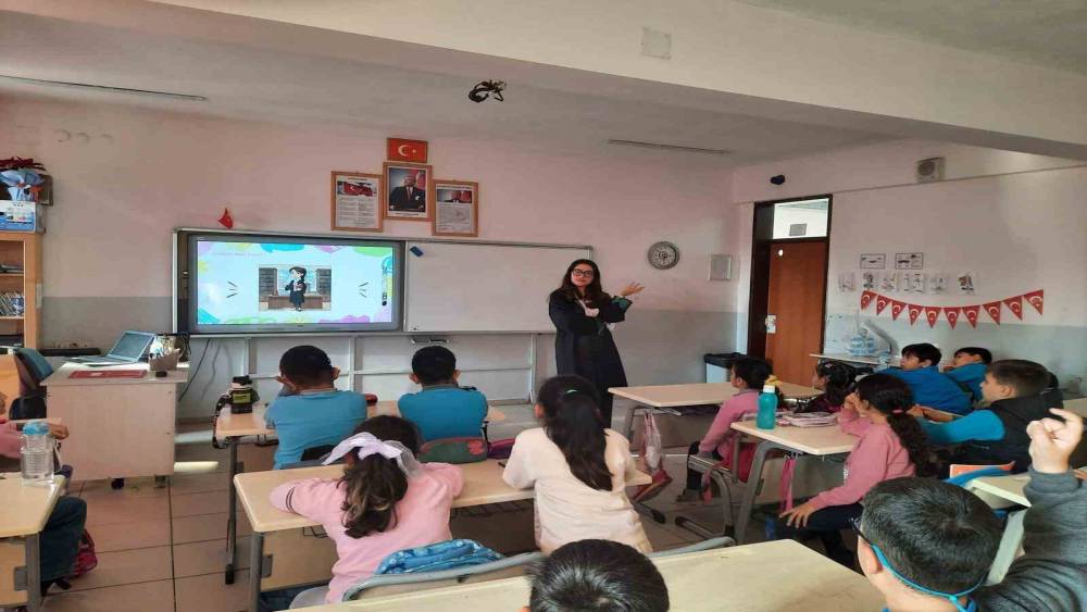 &Ouml;ğrenciler avukatlık mesleğini tanıdı
