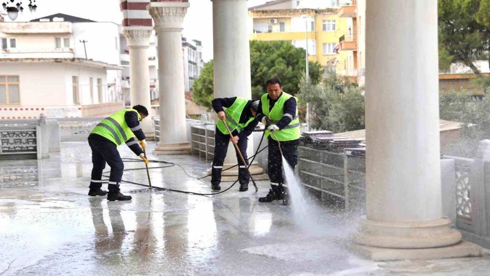 Didim&rsquo;deki camilerde Ramazan ayı &ouml;ncesi temizlik &ccedil;alışmaları yoğunlaştırıldı
