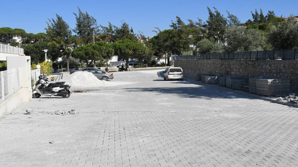 Kuşadası&rsquo;nda alt ve &uuml;st yapı atağı s&uuml;r&uuml;yor
