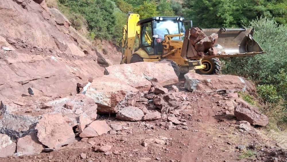 Efeler&rsquo;de sağanak yağışın kapattığı mahalle yolları yeniden a&ccedil;ıldı
