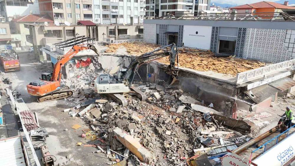 Nazilli Ahmet Şensan K&uuml;lt&uuml;r Merkezi&rsquo;nde yıkım &ccedil;alışmaları başladı
