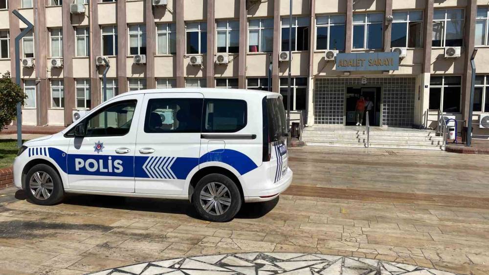 FET&Ouml; firarisi polisten ka&ccedil;amadı, apartman boşluğundan itfaiye indirdi
