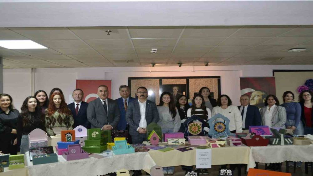 Sultanhisar&rsquo;da el emeği g&ouml;z nuru eserler sergilendi
