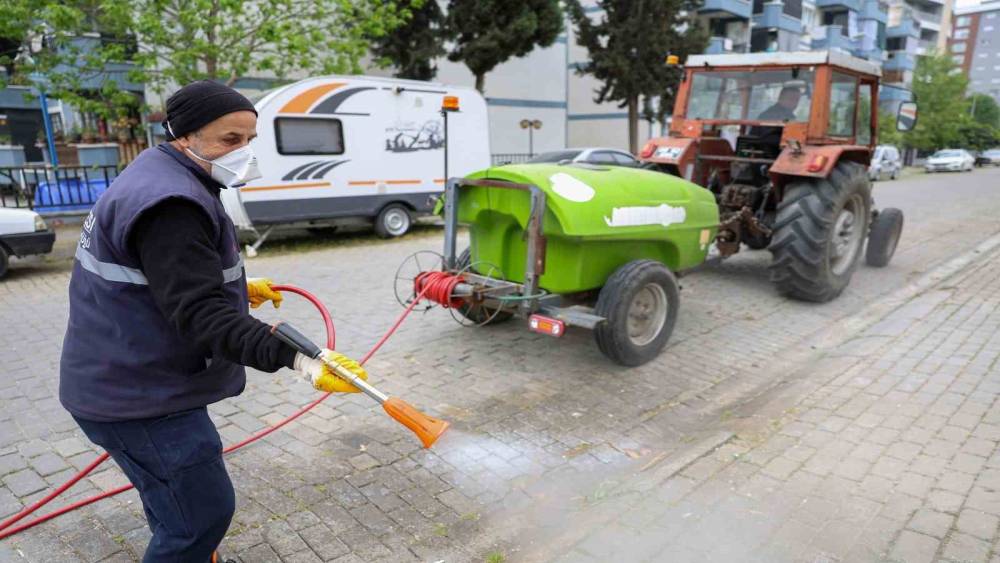 Efeler Belediyesi&rsquo;nden yabani ot temizliği
