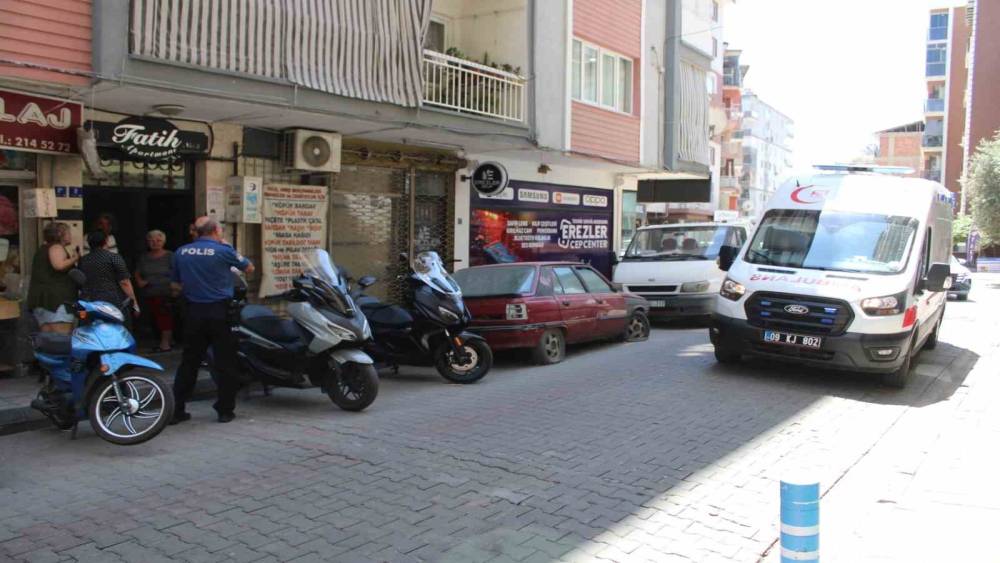 Ailesi &ouml;ld&uuml; sandı, yaşlı kadın hastaneden &ccedil;ıktı
