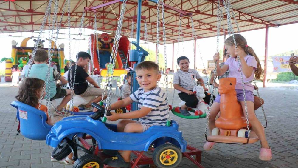 Bozdoğan&rsquo;da &ccedil;ocuklar yaz şenliklerinde eğleniyor
