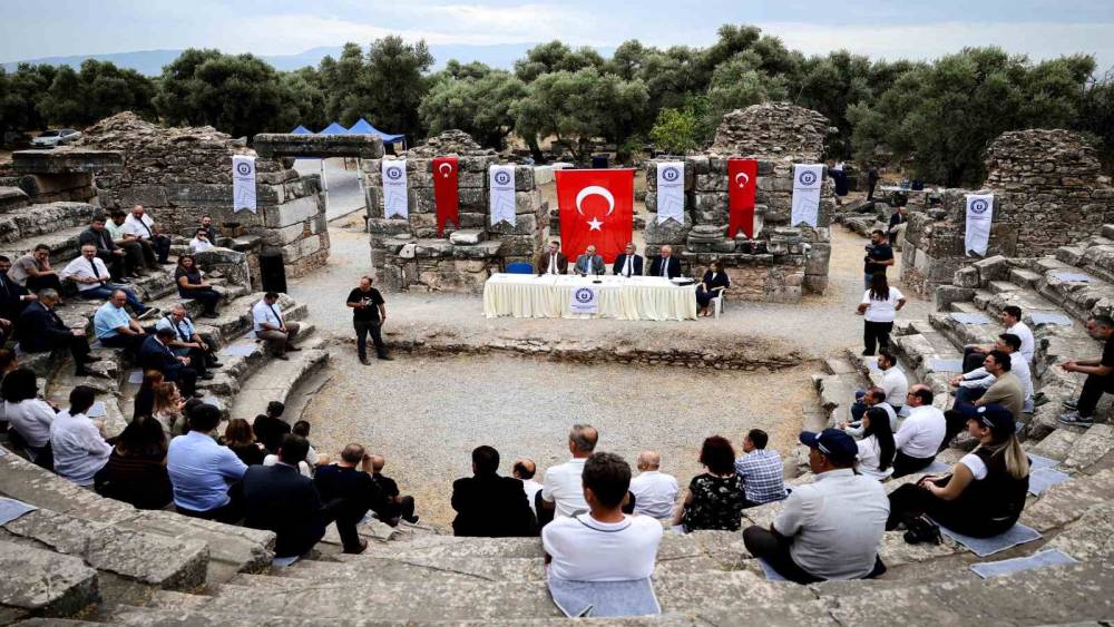 AD&Uuml; Y&ouml;netim Kurulu ve Senato Toplantısı Nysa Antik Kenti&rsquo;nde ger&ccedil;ekleştirildi
