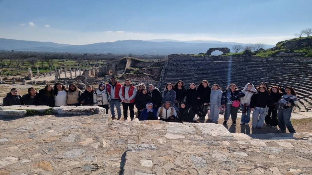 Gen&ccedil;ler, tarih dolu bir g&uuml;n ge&ccedil;irdi
