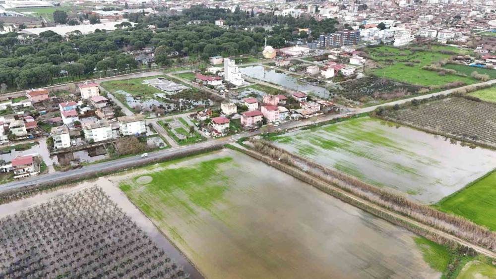 Nazilli&rsquo;de mahalle sular altında kaldı, ekipler anında m&uuml;dahale etti
