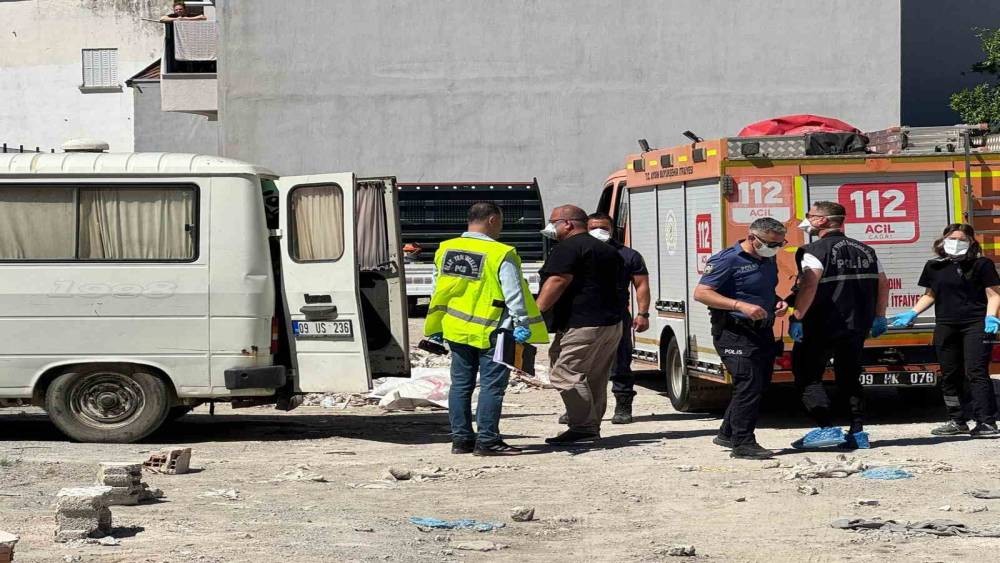 S&ouml;ke&rsquo;de bir kişi minib&uuml;s i&ccedil;erisinde &ouml;l&uuml; bulundu
