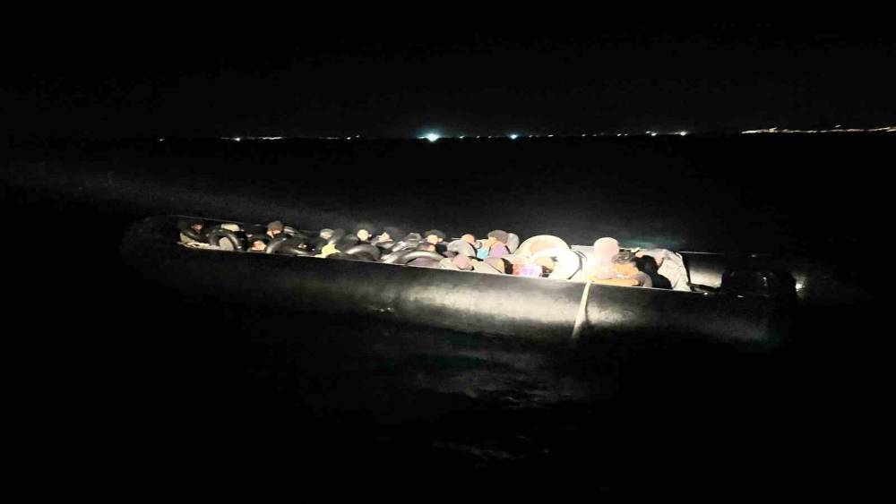 Aydın a&ccedil;ıklarında 38 d&uuml;zensiz g&ouml;&ccedil;men yakalandı

