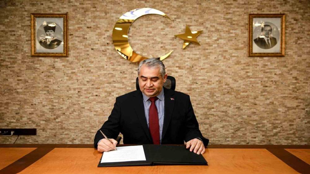 AD&Uuml; Rekt&ouml;r&uuml; Kent: "AD&Uuml; ailesine katılan t&uuml;m &ouml;ğrencilerimizi g&ouml;n&uuml;lden tebrik ediyorum"
