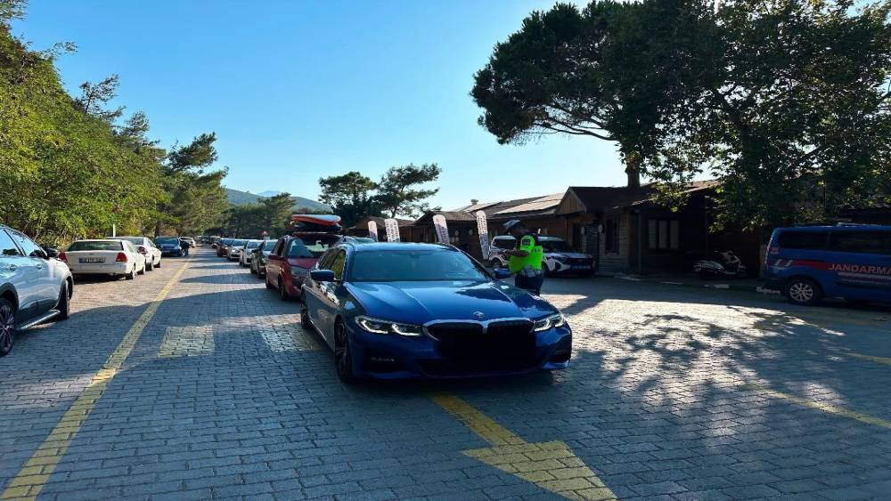 G&uuml;zel&ccedil;amlı&rsquo;da jandarmadan s&uuml;r&uuml;c&uuml;lere alkol denetimi
