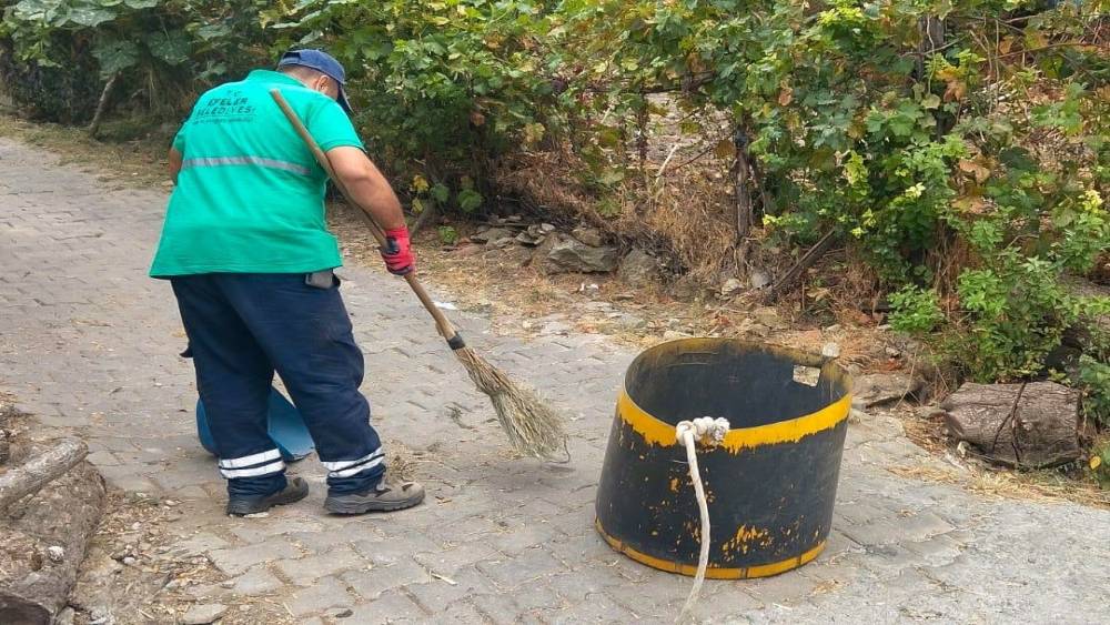 Efeler Belediyesi&rsquo;nden, Eğrikavak&rsquo;ta temizlik &ccedil;alışması
