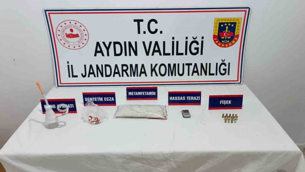 Kuşadası&rsquo;nda uyuşturucu operasyonu: 3 ş&uuml;pheli g&ouml;zaltına alındı
