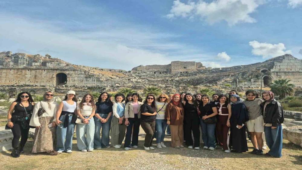 &Uuml;niversite &ouml;ğrencileri Didim ve Milet&rsquo;in tarihi mirasını keşfetti
