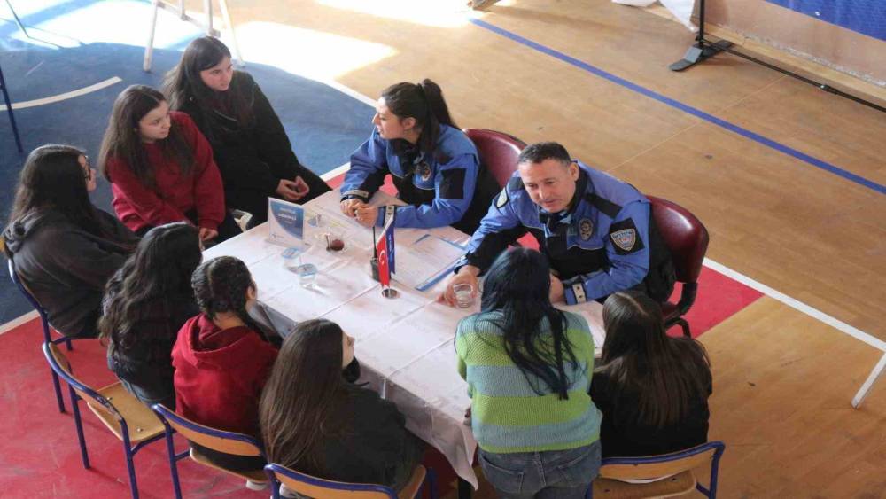 Germencik&rsquo;te liseli gen&ccedil;ler polisliği tanıdı
