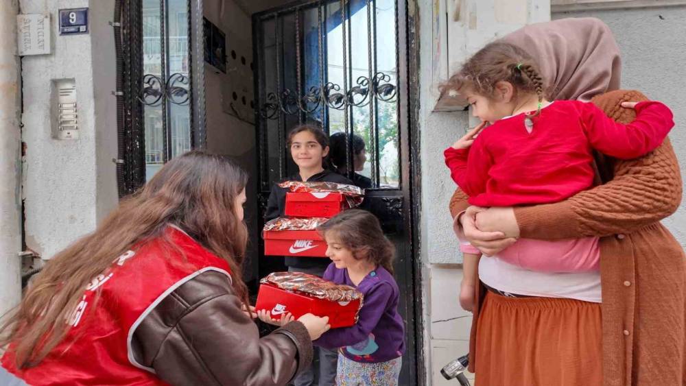 Başkan Yetişkin&rsquo;den &ccedil;ocuklara bayram hediyesi
