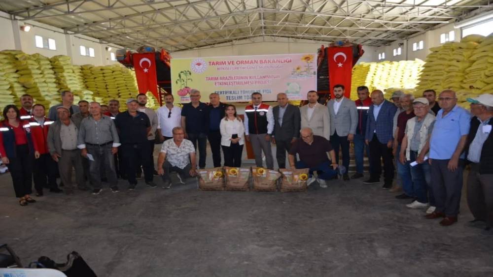 Aydın&rsquo;da 9 bin kilonun &uuml;zerinde ay&ccedil;i&ccedil;eği tohumu &uuml;reticiye dağıtıldı
