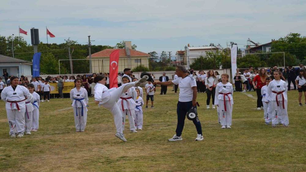 Didim&rsquo;deki kutlamalarda g&ouml;steriler b&uuml;y&uuml;k beğeni topladı
