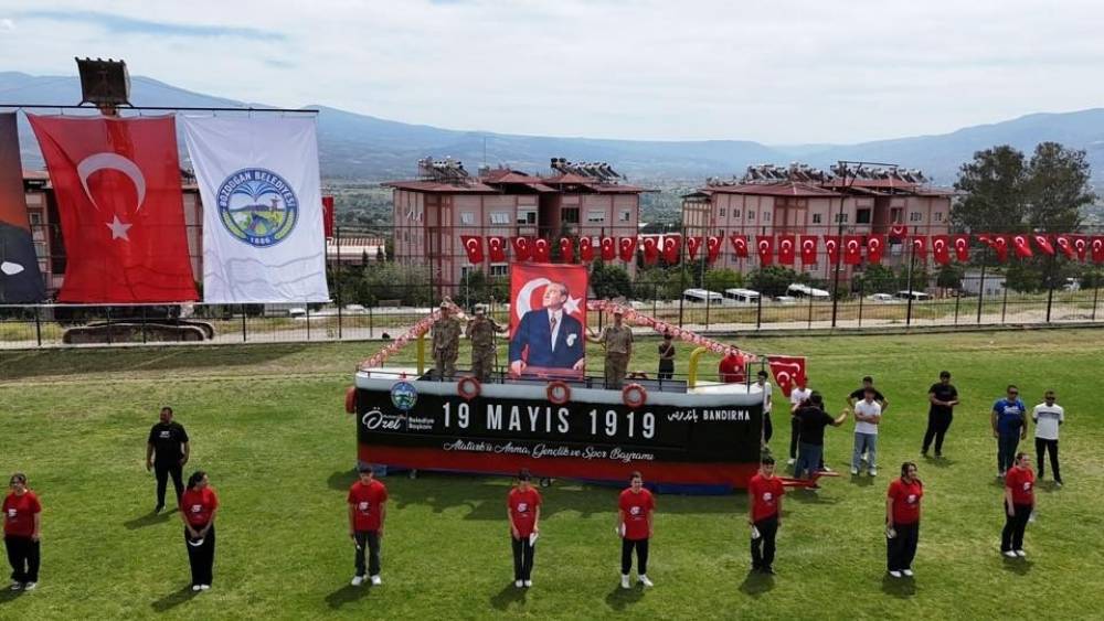 Bozdoğan&rsquo;da 19 Mayıs coşkusu stadyumu doldurdu
