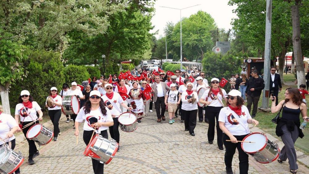 Efeler&rsquo;de 19 Mayıs coşkusu Gen&ccedil;lik Şenliği ile yaşandı
