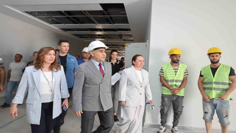 AD&Uuml; Rekt&ouml;r&uuml; Kent, devam eden &ccedil;alışmaları inceledi
