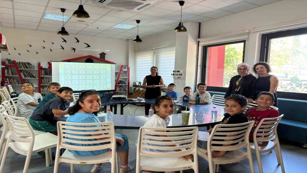 Aydın&rsquo;da &ccedil;ocuklar k&uuml;t&uuml;phanede drama ile keşfetti
