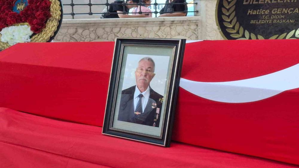 Didimli Kıbrıs Gazisi askeri t&ouml;renle son yolculuğuna uğurlandı
