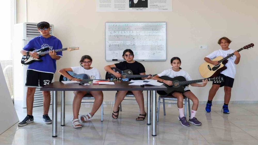 Efeler&rsquo;de m&uuml;zik akademisi kursları başlıyor
