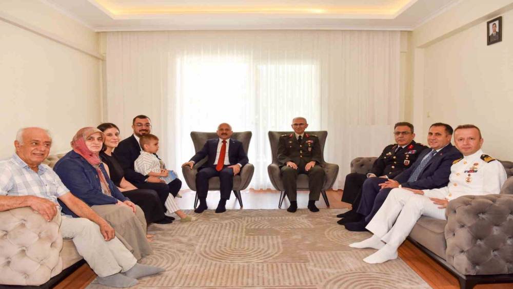 Aydın Valisi Varol, gazi &Ccedil;akır ve ailesiyle bir araya geldi
