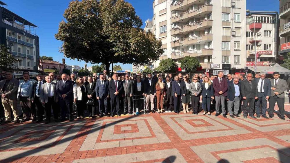 T&uuml;rkiye&rsquo;nin ilk kadın Muhtarı G&uuml;l Esin mezarı başında anıldı
