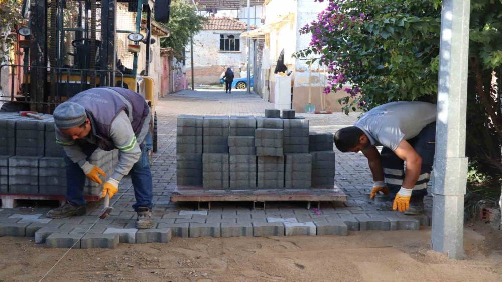 Nazilli Belediyesi Çapahasan’da yolları yeniliyor
