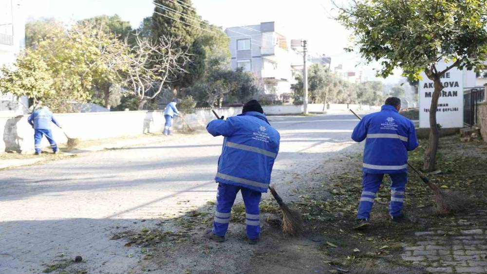 &Ccedil;ine&rsquo;de sahaya inen ekipler temizlik ve bakım &ccedil;alışması yaptı
