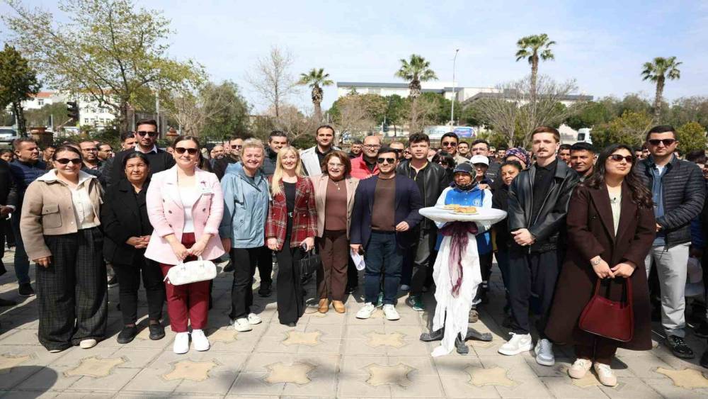 Başkan Gen&ccedil;ay, belediye personeliyle bayramlaştı
